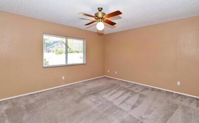 4646 E Fountain Cir-large-012-006-Master