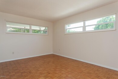 2585 Royal Oak Dr-12