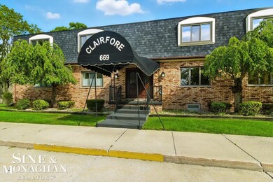 669 N Riverside Ave unit 4, Saint Clair, MI 48079 - photo 3