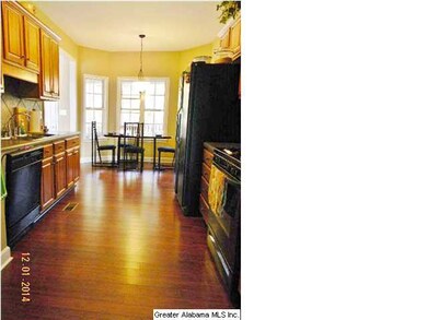 Large Kitchen with Breakfast Area