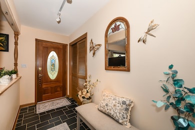 5131 S Root River Pkwy, Milwaukee, WI 53228 - photo 4