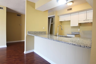 6747 Quail Hollow Ct unit 2, Memphis, TN 38120 - photo 2
