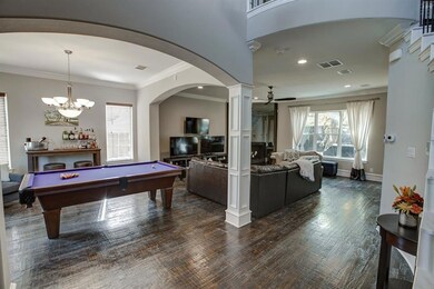 This is great space for entertaining friends & fam