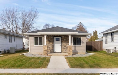 138 25th St SW, Mason City, IA 50401 - photo 2
