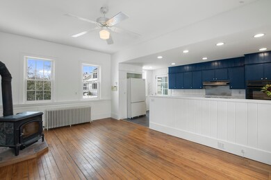 sitting area off kitchen