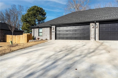 124 Ryder St, Gentry, AR 72734 - photo 2