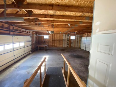 Oversized 2 car garage