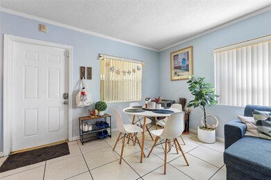 2741 NE 8th Ave unit 10, Wilton Manors, FL 33334 - photo 2