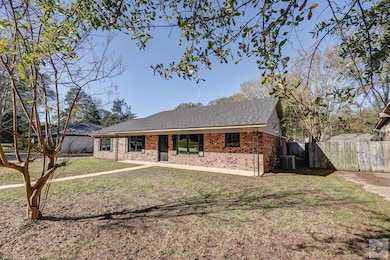 813 Elaine Dr, Wake Village, TX 75501 - photo 2