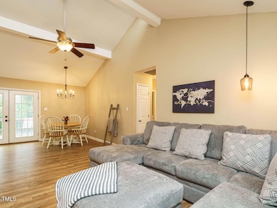 008-1280x960-living-room