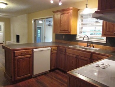 330 Iris Park Dr, Pineville, LA 71360 - photo 7