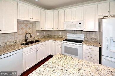 9062 Tanyard Ln, Lorton, VA 22079 - photo 5