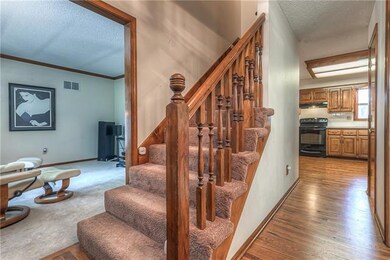 8005 Lichtenauer Dr, Lenexa, KS 66219 - photo 6