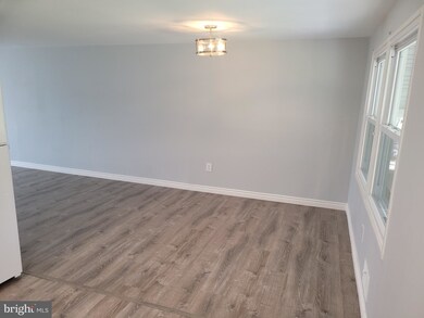 3217 Ryerson Cir, Halethorpe, MD 21227 - photo 6