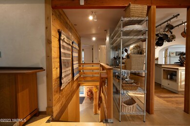 ZZZ_2441_stairwell_down