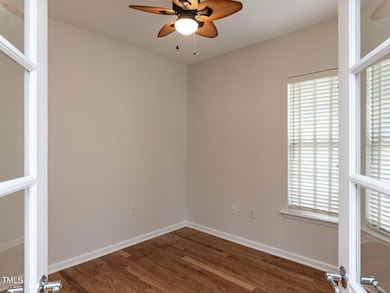 004-1280x960-office-or-bedroom