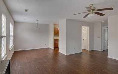 3 Meadowood Glen Way unit D, Greensboro, NC 27409 - photo 4