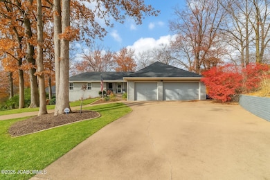 2012 Tower Dr, Jefferson City, MO 65109 - photo 2