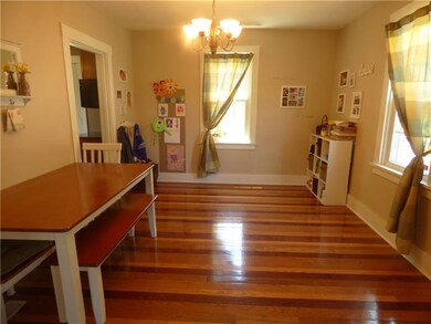 Look at those hardwood floors!