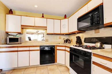 96 Shawnee Place unit 15B, Galloway, NJ 08205 - photo 2