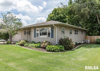 1723 W 37th St, Davenport, IA 52806 - photo 2