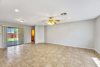 1007 Henrietta St, Fredericksburg, TX 78624 - photo 4