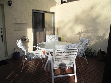 Front fence enclosed patio (2)