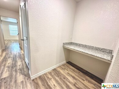 301 Dolphin Dr unit B, Temple, TX 76501 - photo 6