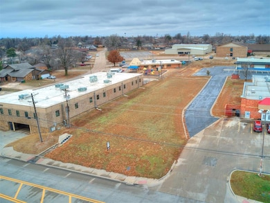 1308 Holly Ave, Yukon, OK 73099 - photo 5