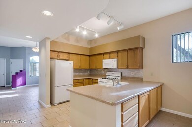 4 Kitchen.livingroom view