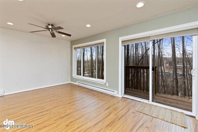 04-Living Room 20210503-DW-3073