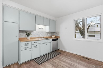 755 Scottwood St, Pontiac, MI 48340 - photo 7