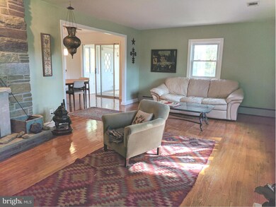 334 Ridge Rd, Washington Grove, MD 20880 - photo 6