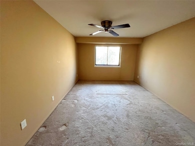 45 Newbrook Ln unit 45, Bay Shore, NY 11706 - photo 7