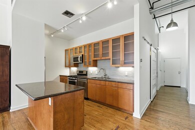 Lots of counter space and tons of sotrage!