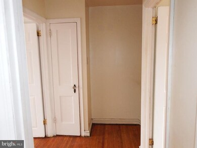 6854 Radbourne Rd, Upper Darby, PA 19082 - photo 3