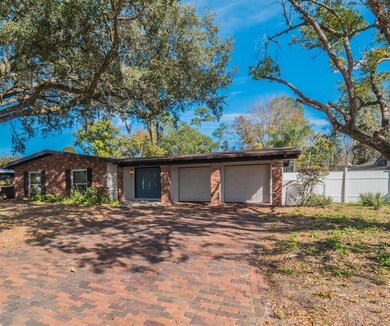 Tree-lined streets lead to this beautiful Maitland