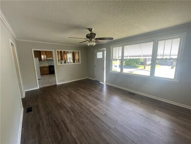 100 S Laurel St, Walhalla, SC 29691 - photo 7