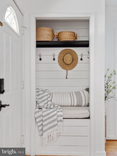 6639 Moly Dr, Falls Church, VA 22046 - photo 5