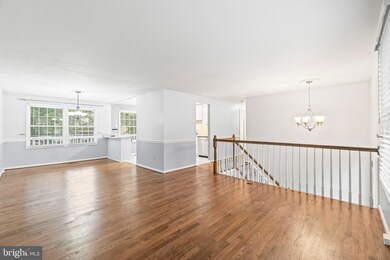 12633 Etruscan Dr, Herndon, VA 20171 - photo 4