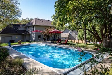 Your own pool with an automatic cover!