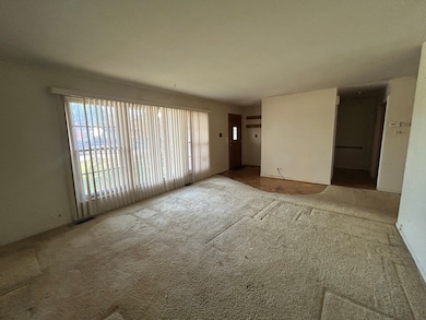 333 Charing Cross Rd, Elk Grove Village, IL 60007 - photo 4