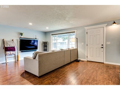 529 S 2nd St, Creswell, OR 97426 - photo 5