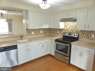 9000 Alexis Ct, Springfield, VA 22152 - photo 7