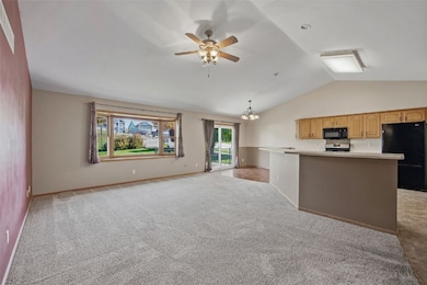 3737 Monarch Dr SW, Cedar Rapids, IA 52404 - photo 3