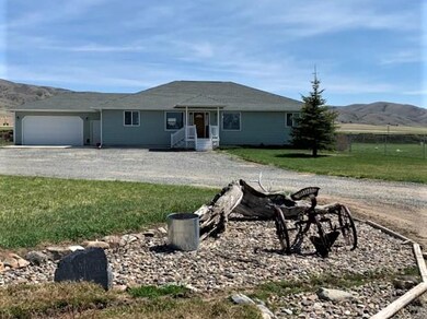 House w/ 2 Car Garage