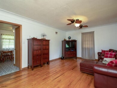 827 E 24th St, Des Moines, IA 50317 - photo 3