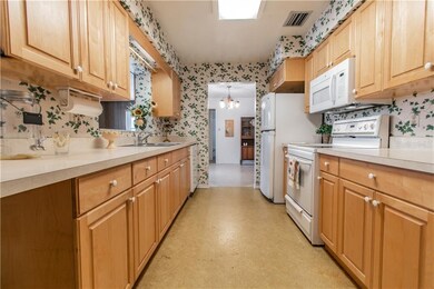 Kitchen w/Solid Wood Cabinets