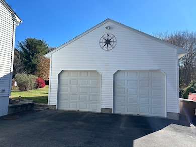 496 Boston Post Rd, East Lyme, CT 06333 - photo 3