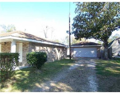Photo. Second garage right side of home.